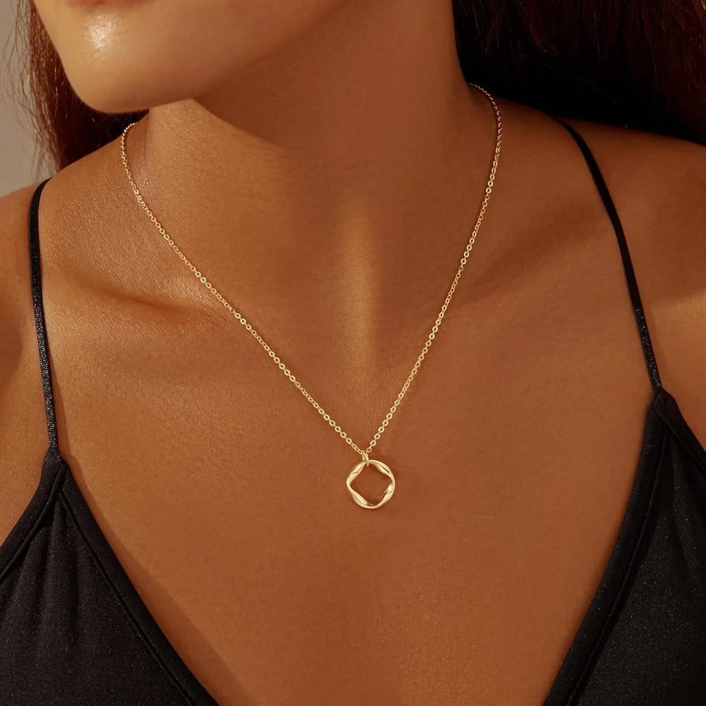 Velora Necklace